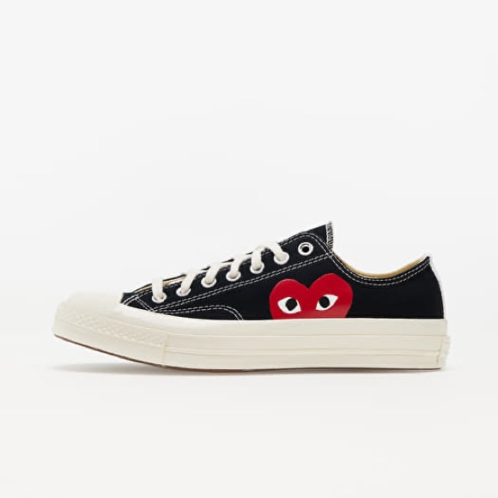 COMME DES GARÇONS PLAY
CONVERSE X COMME DES GARCONS PLAY CHUCK 70